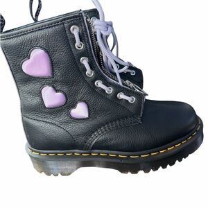 Doc Marten Black Leather Boots. Womens size 7 💜